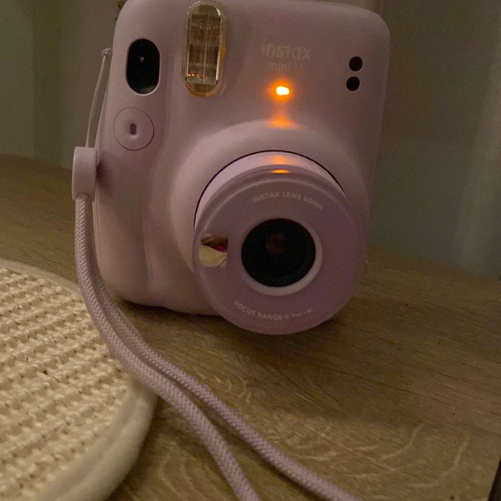 Fujifilm Instax Mini 11 Film Camera (Lilac Purple)